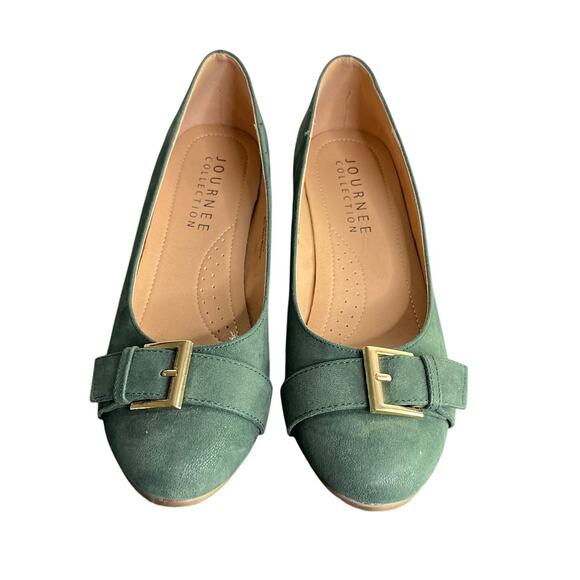 Journee Collection Wedge Shoes Women 8 Green faux Suede 2" Wood Heel Gold Buckle - Picture 1 of 10